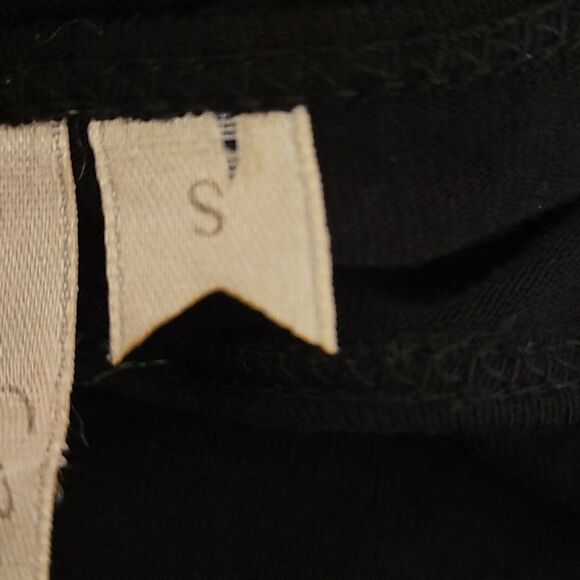 Classy black top with shear sleeves - Picture 5 of 6